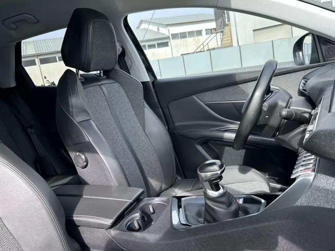 Peugeot 3008 2019 - 17900 EUR, 180000 km - AUTO.MOTO.pt - 180000km - foto 54 de 62