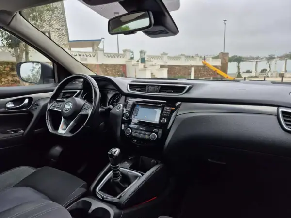 Nissan Qashqai 2018 - 19750 EUR, 96850 km - AUTO.MOTO.pt - 96850km - foto 19 de 21