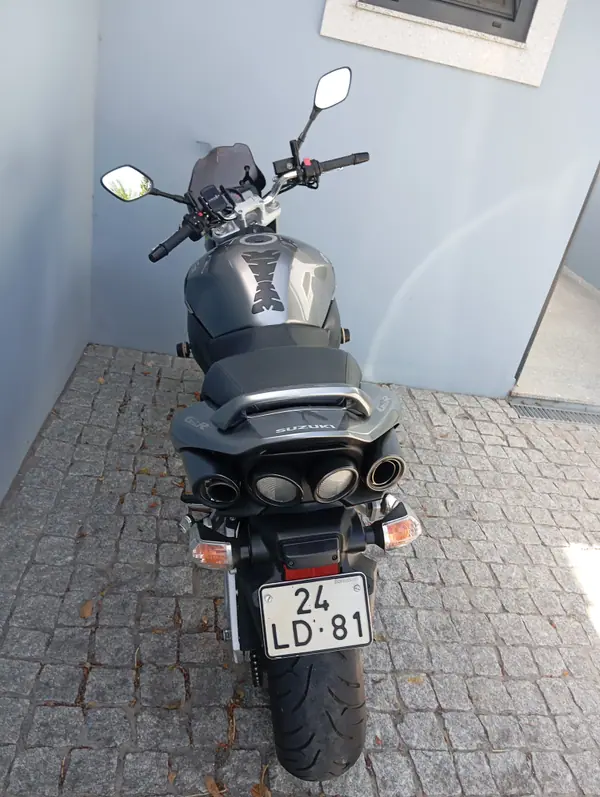Suzuki GSX-R 600 2010 - 4300 EUR, 51000 km - AUTO.MOTO.pt - 51000km - foto 4 de 7