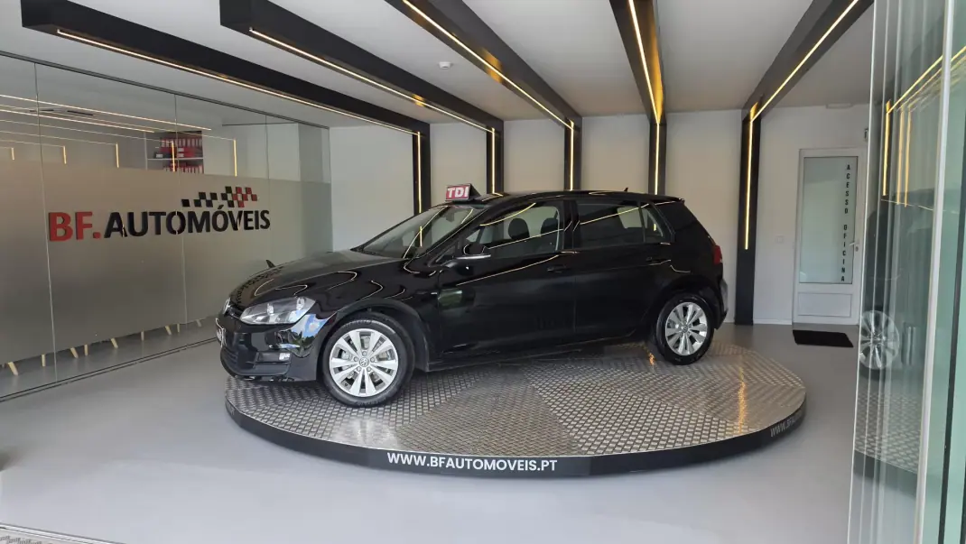 Volkswagen Golf 2013 - 7900 EUR, 207049 km - AUTO.MOTO.pt - 207049km - foto 12 de 54