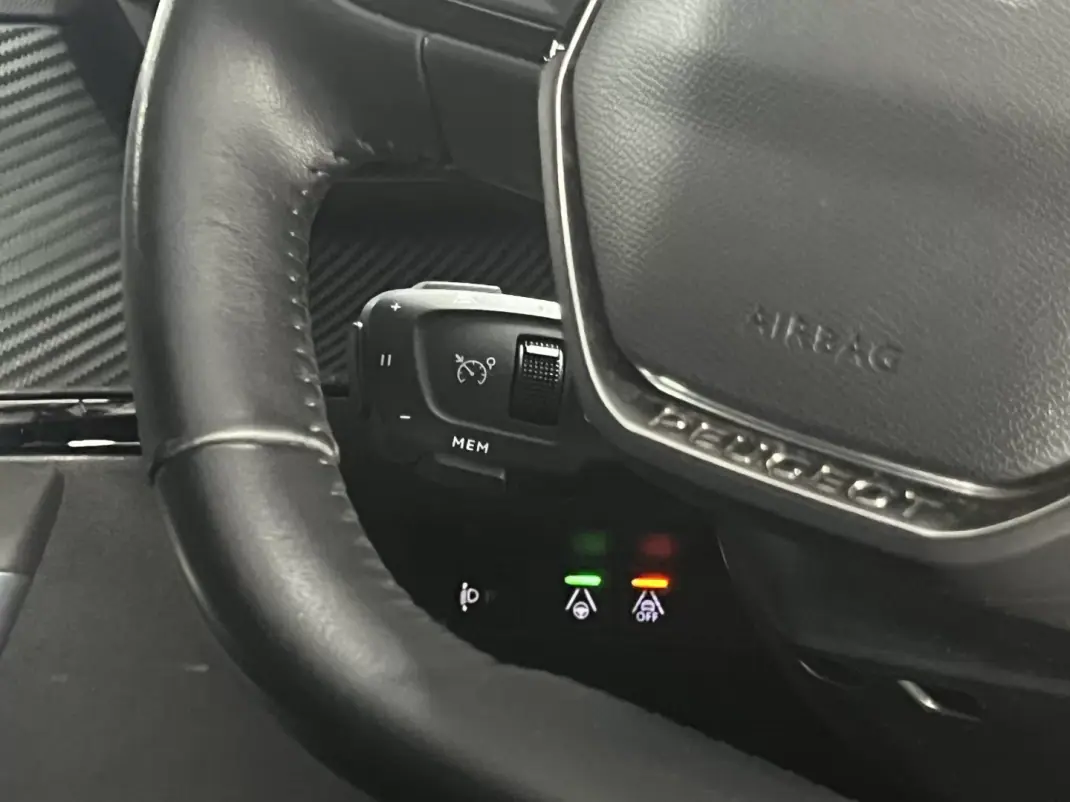 Peugeot e-2008 2020 - 18990 EUR, 50000 km - AUTO.MOTO.pt - 50000km - foto 41 de 51