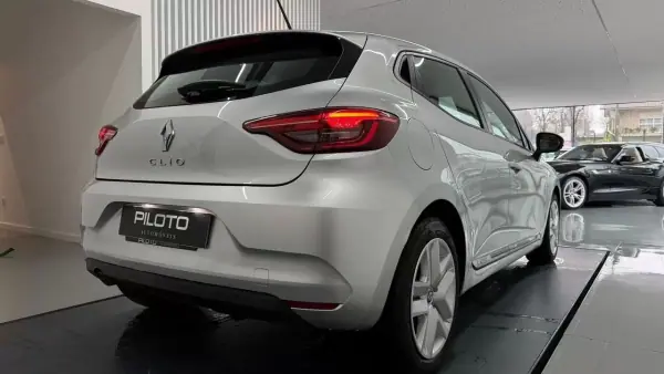 Renault Clio 2022 - 14900 EUR, 136243 km - AUTO.MOTO.pt - 136243km - foto 9 de 30