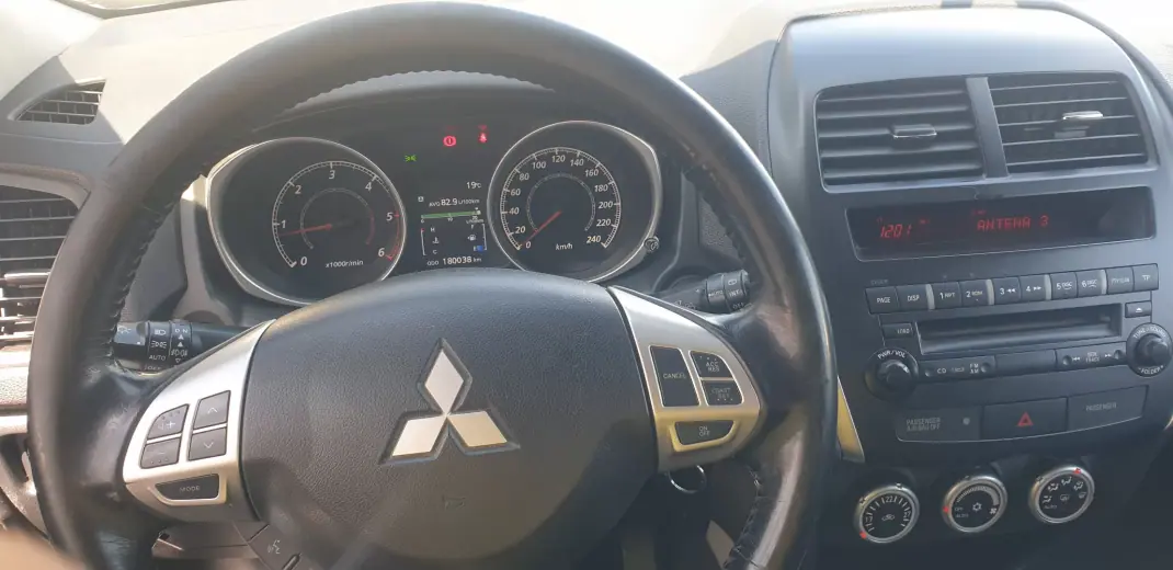 Mitsubishi ASX 2010 - 8950 EUR, 180000 km - AUTO.MOTO.pt - 180000km - foto 8 de 11
