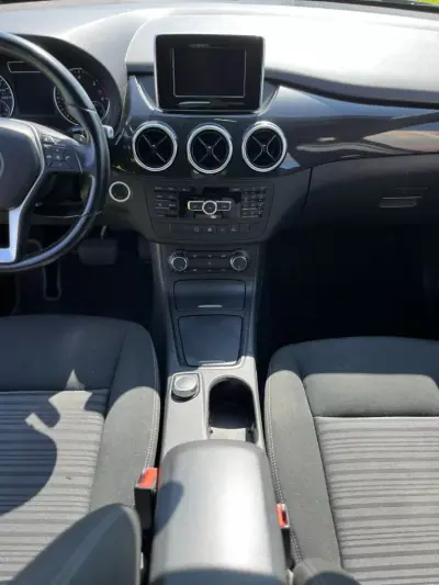 Mercedes-Benz B 180 2012 - 12900 EUR, 125490 km - AUTO.MOTO.pt - 125490km - foto 12 de 14