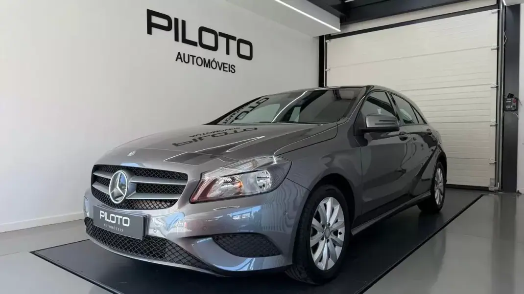 Mercedes-Benz A 180 2013 - 12990 EUR, 237399 km - AUTO.MOTO.pt - 237399km - foto 1 de 28