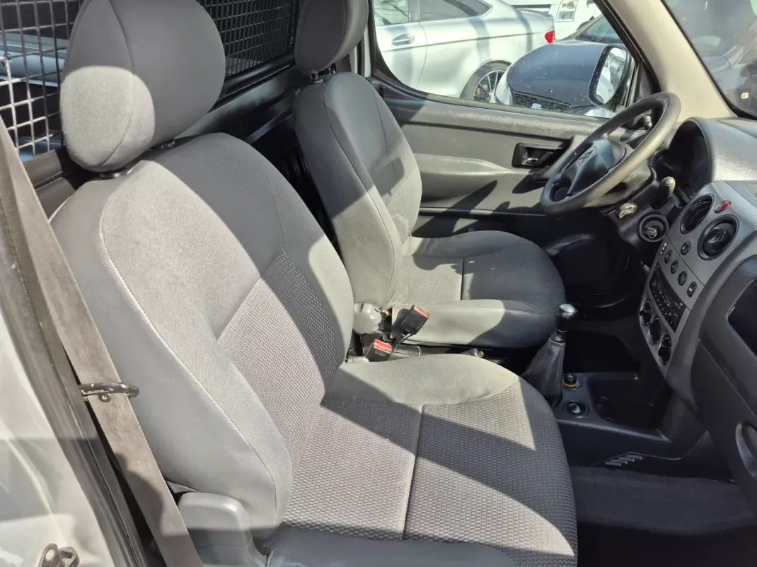 Citroën 2007 - 4900 EUR, 216500 km - AUTO.MOTO.pt - 216500km - foto 17 de 20