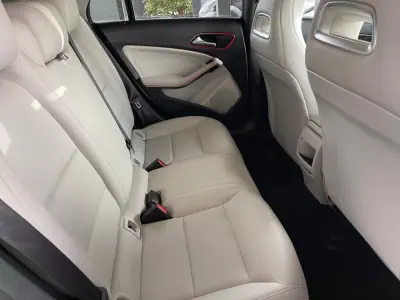 Mercedes-Benz CLA 200 2015 - 14900 EUR, 300000 km - AUTO.MOTO.pt - 300000km - foto 13 de 14