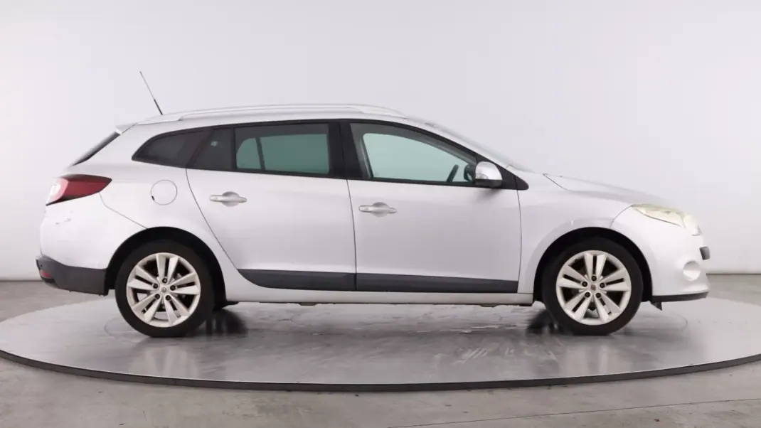 Renault Mégane Sport Tourer 2010 - 4950 EUR, 195235 km - AUTO.MOTO.pt - 195235km - foto 6 de 22