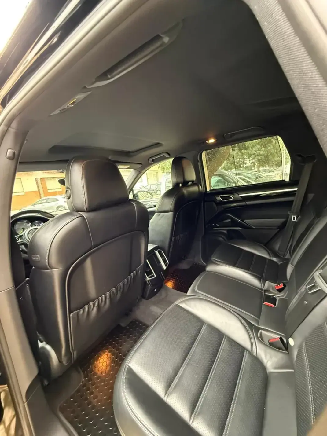 Porsche Cayenne 2011 - 42000 EUR, 162000 km - AUTO.MOTO.pt - 162000km - foto 15 de 18
