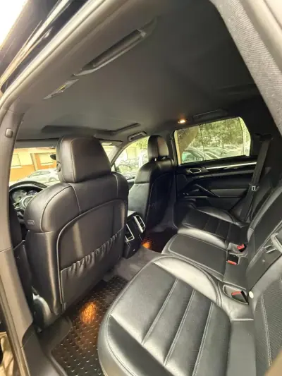 Porsche Cayenne 2011 - 42000 EUR, 162000 km - AUTO.MOTO.pt - 162000km - foto 15 de 18