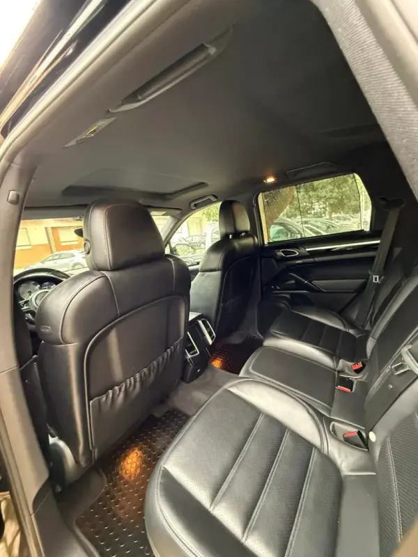 Porsche Cayenne 2011 - 39500 EUR, 162000 km - AUTO.MOTO.pt - 162000km - foto 15 de 18