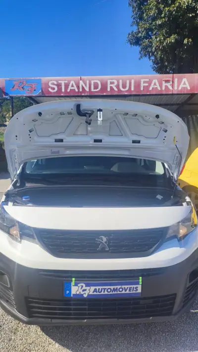 Peugeot Partner 2021 - 12499 EUR, 217978 km - AUTO.MOTO.pt - 217978km - foto 3 de 21