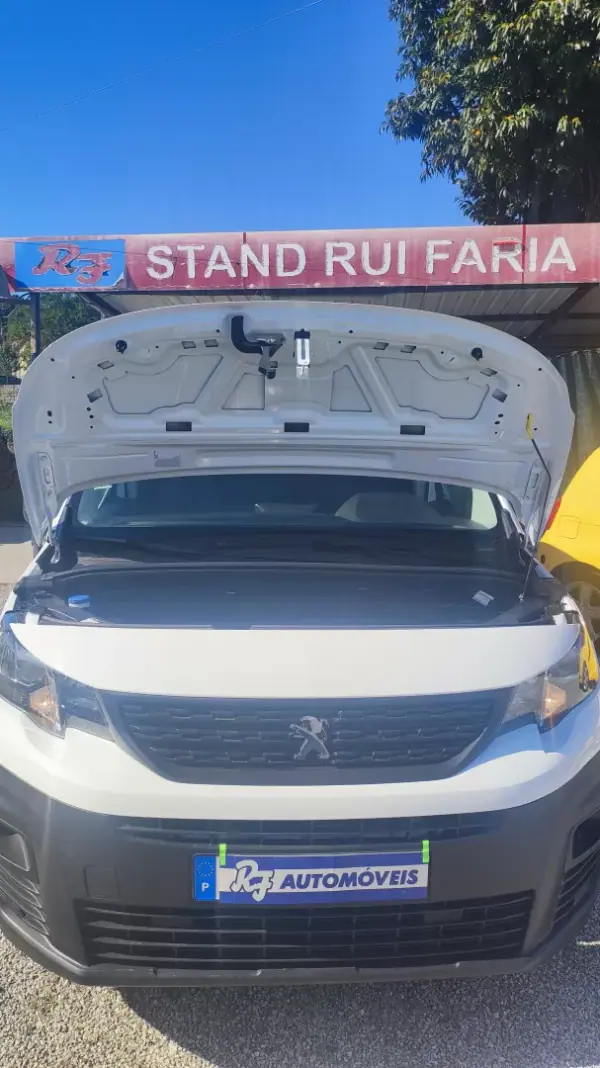 Peugeot Partner 2021 - 12499 EUR, 217978 km - AUTO.MOTO.pt - 217978km - foto 3 de 21