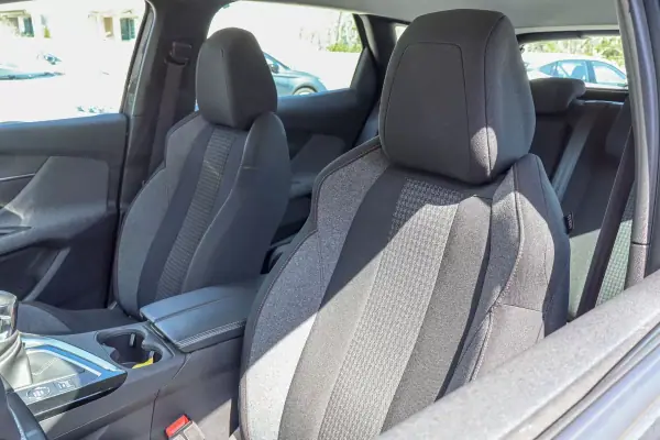 Peugeot 3008 2021 - 18150 EUR, 80000 km - AUTO.MOTO.pt - 80000km - foto 10 de 29