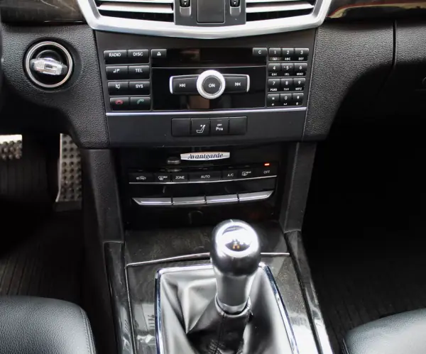 Mercedes-Benz E 250 2010 - 12990 EUR, 245000 km - AUTO.MOTO.pt - 245000km - foto 19 de 48