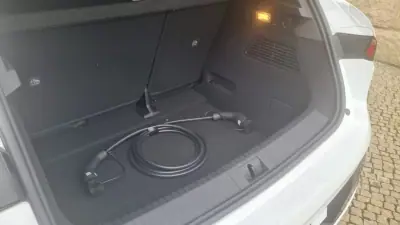 Renault Mégane E-Tech 2024 - 39000 EUR, 15500 km - AUTO.MOTO.pt - 15500km - foto 29 de 33
