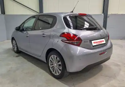 Peugeot 208 2019 - 13300 EUR, 120752 km - AUTO.MOTO.pt - 120752km - foto 5 de 8