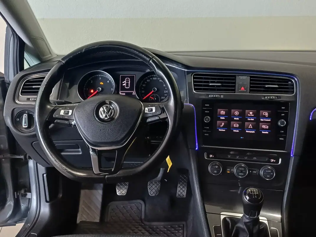 Volkswagen Golf 2017 - 18900 EUR, 140802 km - AUTO.MOTO.pt - 140802km - foto 6 de 12