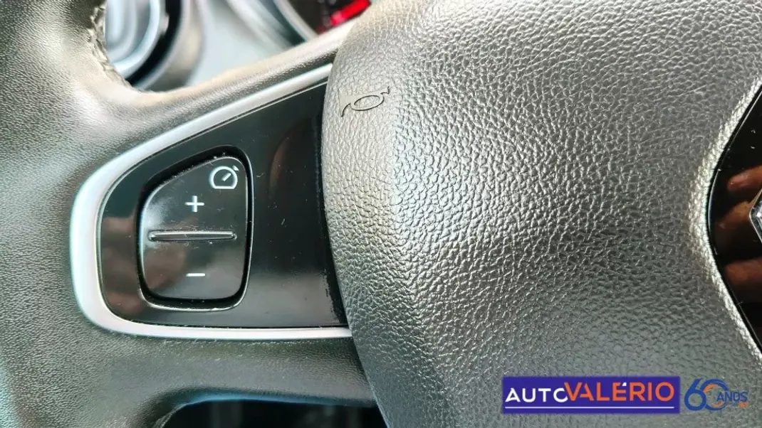 Renault Captur 2019 - 13950 EUR, 61525 km - AUTO.MOTO.pt - 61525km - foto 14 de 30