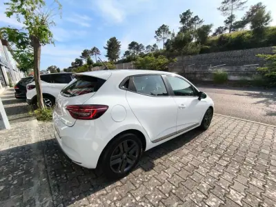 Renault Clio 2021 - 14450 EUR, 159000 km - AUTO.MOTO.pt - 159000km - foto 3 de 13