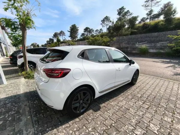 Renault Clio 2021 - 14450 EUR, 159000 km - AUTO.MOTO.pt - 159000km - foto 3 de 13