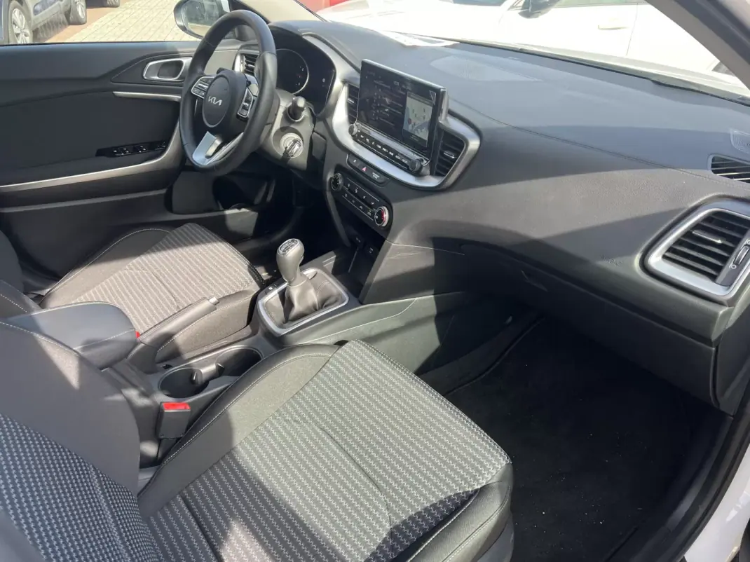 Kia XCeed 2025 - 22500 EUR, 3500 km - AUTO.MOTO.pt - 3500km - foto 11 de 21