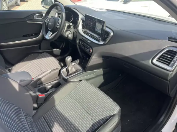 Kia XCeed 2025 - 22500 EUR, 3500 km - AUTO.MOTO.pt - 3500km - foto 11 de 21