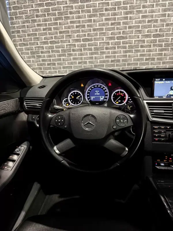 Mercedes-Benz E 350 2010 - 12990 EUR, 280000 km - AUTO.MOTO.pt - 280000km - foto 11 de 12