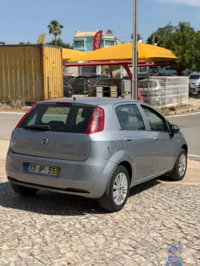 Fiat Punto 2009 - 5900 EUR, 59120 km - AUTO.MOTO.pt - 59120km - foto 6 de 9