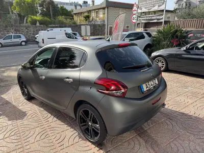 Peugeot 208 2015 - 8900 EUR, 195000 km - AUTO.MOTO.pt - 195000km - foto 10 de 29