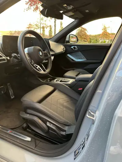 BMW 118 2025 - 34950 EUR, 9500 km - AUTO.MOTO.pt - 9500km - foto 5 de 6