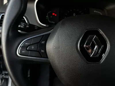 Renault Mégane Sport Tourer 2022 - 16990 EUR, 132900 km - AUTO.MOTO.pt - 132900km - foto 22 de 31