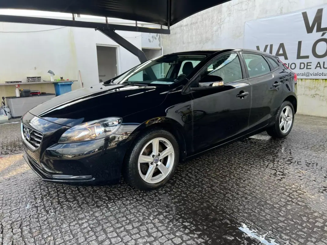 Volvo V40 2016 - 12900 EUR, 178000 km - AUTO.MOTO.pt - 178000km - foto 1 de 8