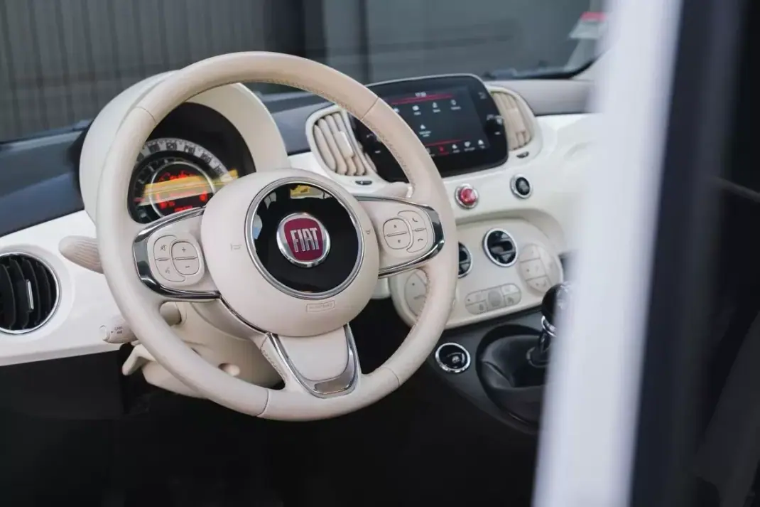 Fiat 500 2021 - 9999 EUR, 108000 km - AUTO.MOTO.pt - 108000km - foto 14 de 28