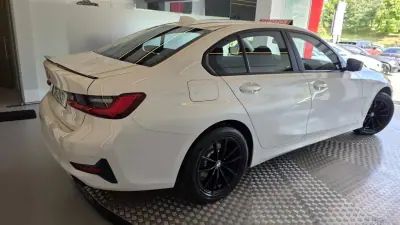 BMW 330 2019 - 22900 EUR, 111028 km - AUTO.MOTO.pt - 111028km - foto 22 de 54