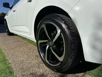 Renault Mégane Sport Tourer 2017 - 9900 EUR, 190000 km - AUTO.MOTO.pt - 190000km - foto 20 de 60