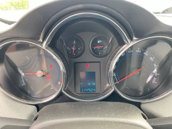 Chevrolet Cruze 2013 - 10750 EUR, 115000 km - AUTO.MOTO.pt - 115000km - foto 14 de 42