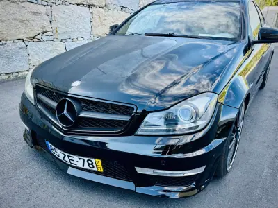 Mercedes-Benz C 63 AMG 2011 - 49900 EUR, 56000 km - AUTO.MOTO.pt - 56000km - foto 6 de 26