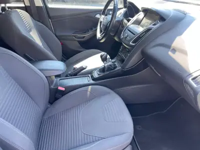 Ford Focus 2015 - 8900 EUR, 137000 km - AUTO.MOTO.pt - 137000km - foto 12 de 13