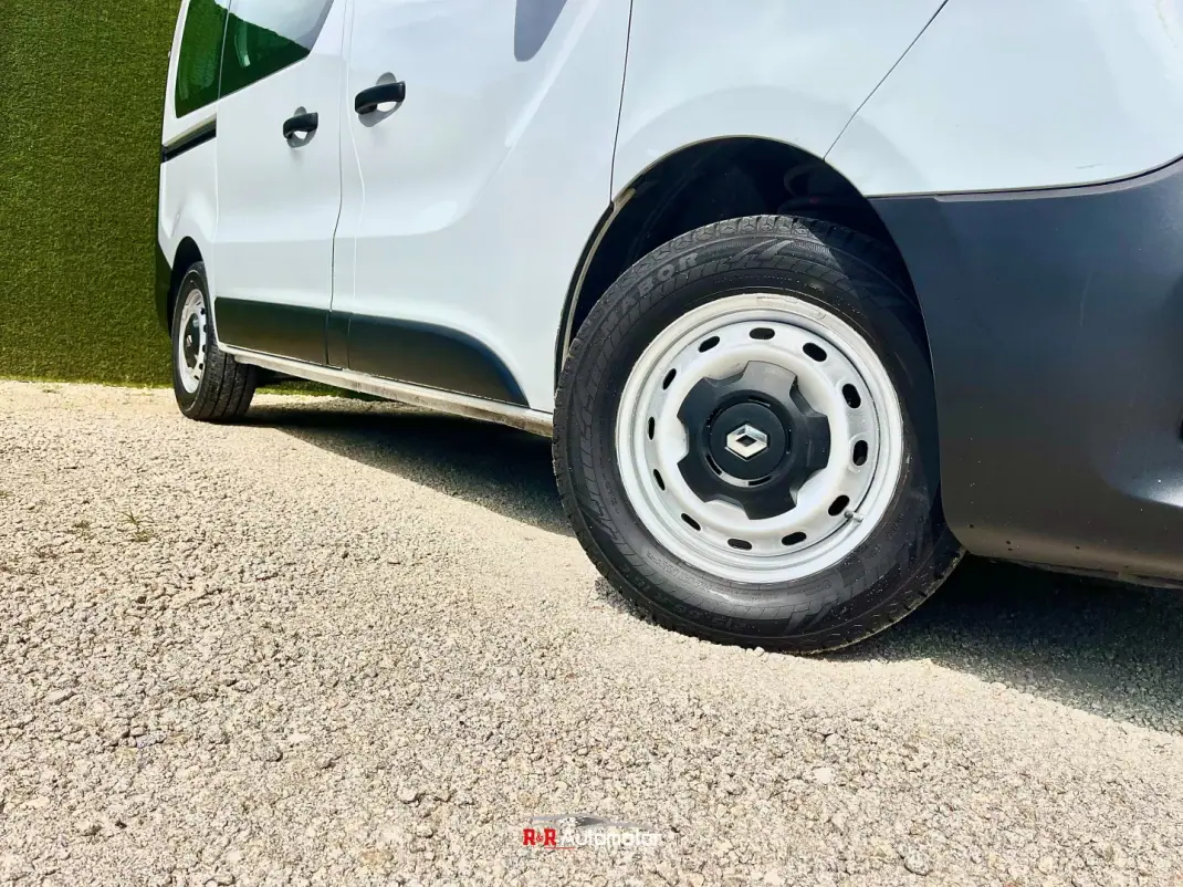 Renault Trafic 2016 - 21900 EUR, 167000 km - AUTO.MOTO.pt - 167000km - foto 5 de 8