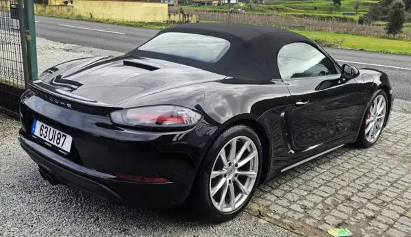 Porsche 718 Boxster 2016 - 64999 EUR, 26000 km - AUTO.MOTO.pt - 26000km - foto 4 de 27