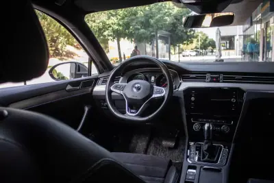 Volkswagen Passat Variant 2020 - 23990 EUR, 19072 km - 19072km - foto 35 de 43