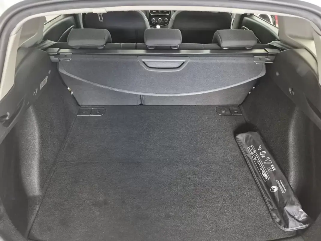 Renault Clio Sport Tourer 2018 - 11250 EUR, 87756 km - AUTO.MOTO.pt - 87756km - foto 15 de 30