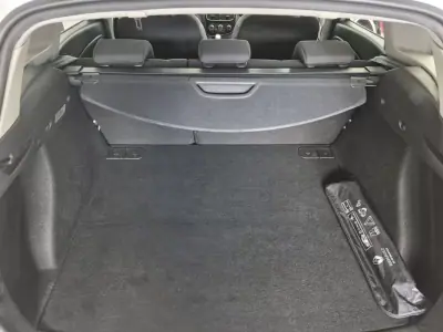 Renault Clio Sport Tourer 2018 - 11250 EUR, 87756 km - AUTO.MOTO.pt - 87756km - foto 15 de 30