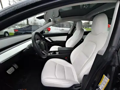 Tesla Model 3 2020 - 30400 EUR, 105371 km - AUTO.MOTO.pt - 105371km - foto 25 de 26