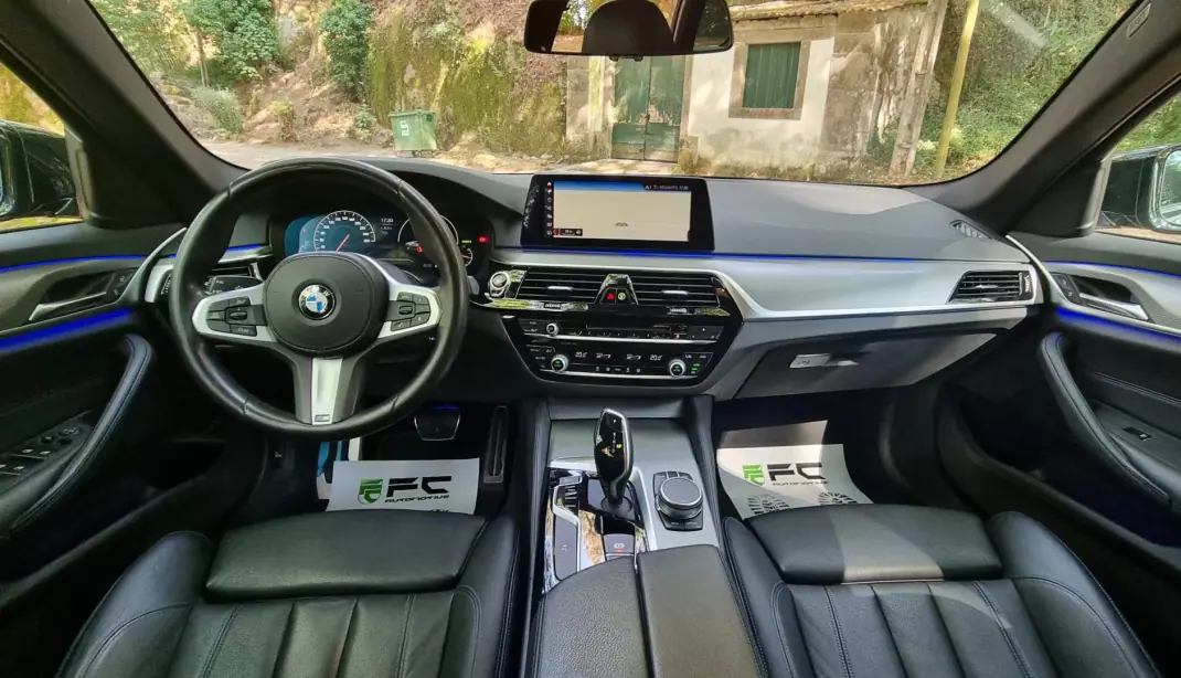 BMW 520 2019 - 31750 EUR, 130000 km - AUTO.MOTO.pt - 130000km - foto 11 de 25