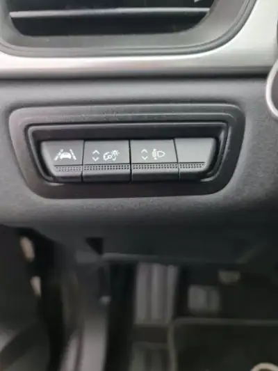 Renault Captur 2020 - 17990 EUR, 150000 km - AUTO.MOTO.pt - 150000km - foto 37 de 43