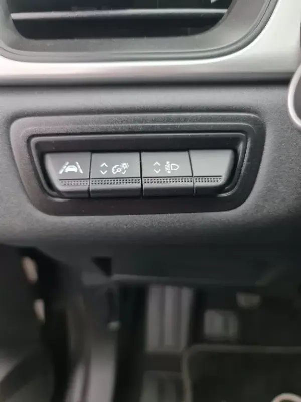 Renault Captur 2020 - 17990 EUR, 150000 km - AUTO.MOTO.pt - 150000km - foto 37 de 43