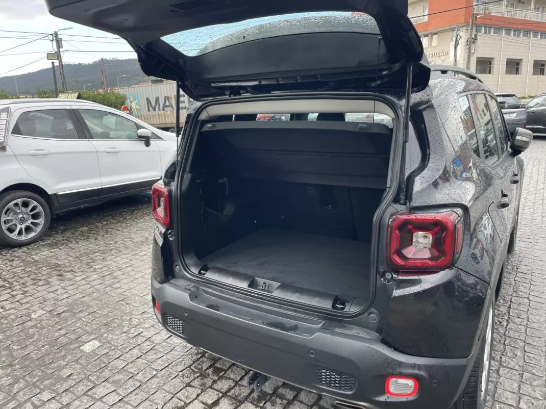 Jeep Renegade 2019 - 15500 EUR, 106977 km - AUTO.MOTO.pt - 106977km - foto 16 de 39