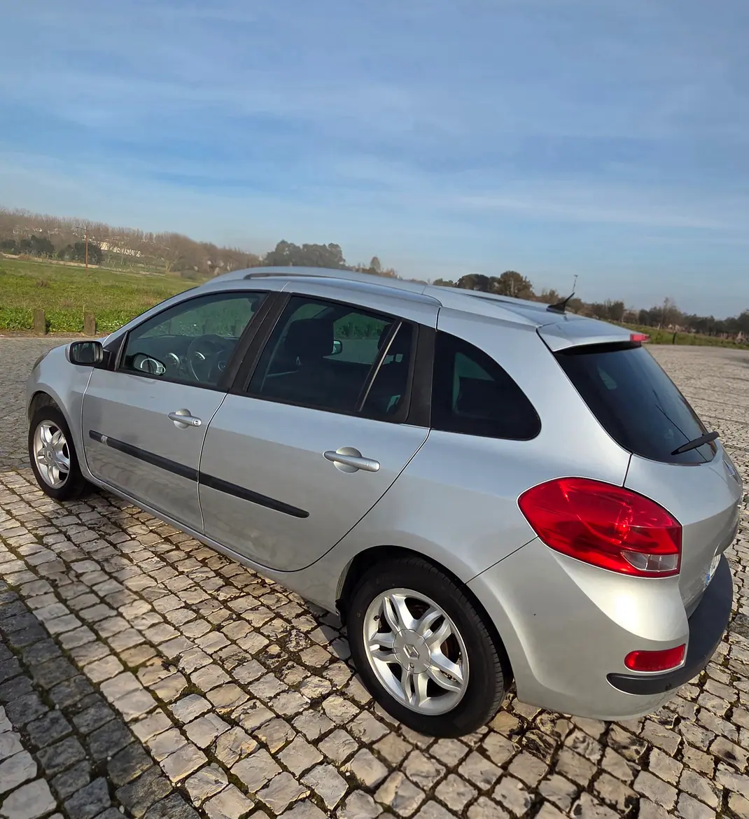 Renault Clio 2008 - 3990 EUR, 199500 km - AUTO.MOTO.pt - 199500km - foto 9 de 19